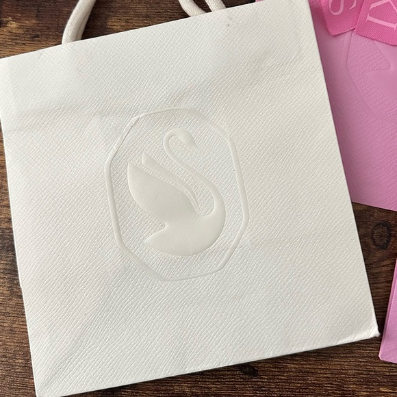 Swarovski 3 gift paper bags 2 ribbons - Picture 2 of 5